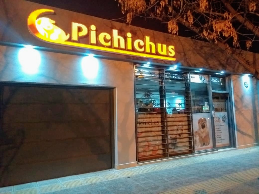 Fachada de Pichichus Veterinaria en Julio Argentino Roca 1796, Neuquén